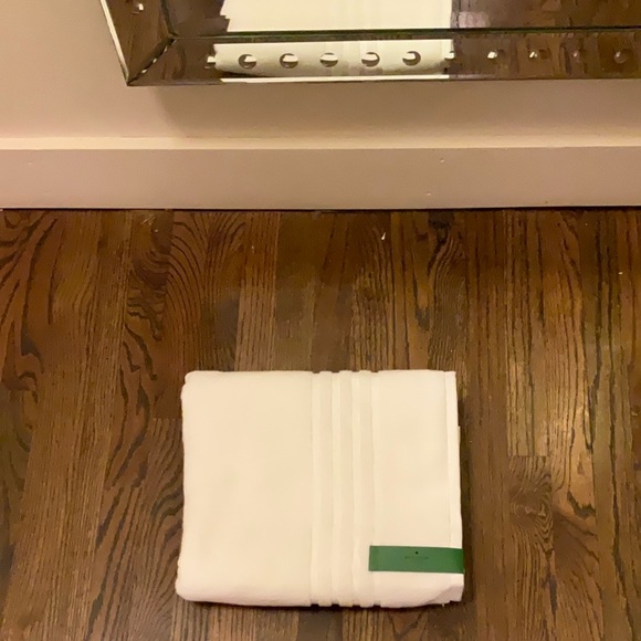 Kate spade towel  ♠️ - Picture 3 of 6